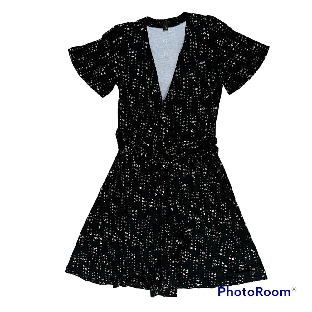 🎊HP!🎊 Ann Taylor Black Floral V-Neck Wrap Dress Flutter Sleeves Size 6P